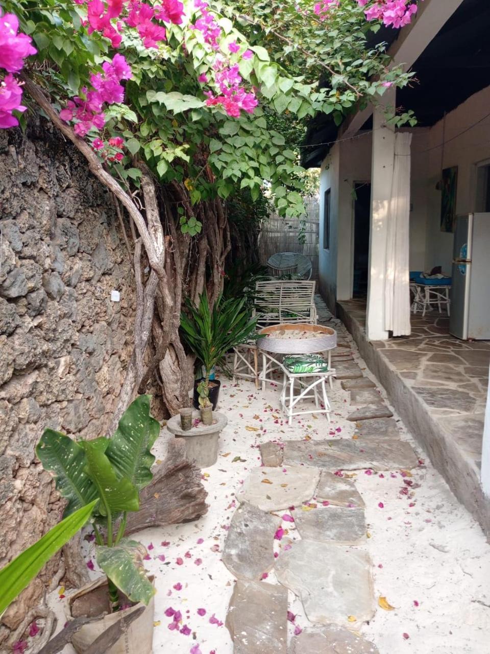 Sunny Garden Rooms Watamu Exterior photo